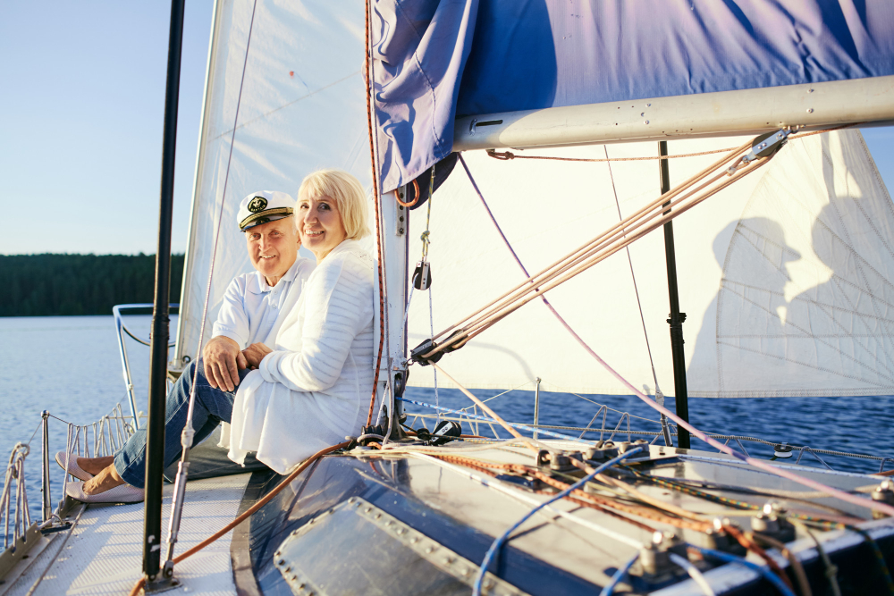 Puerto de Sóller al amanecer con barcos tradicionales mallorquines